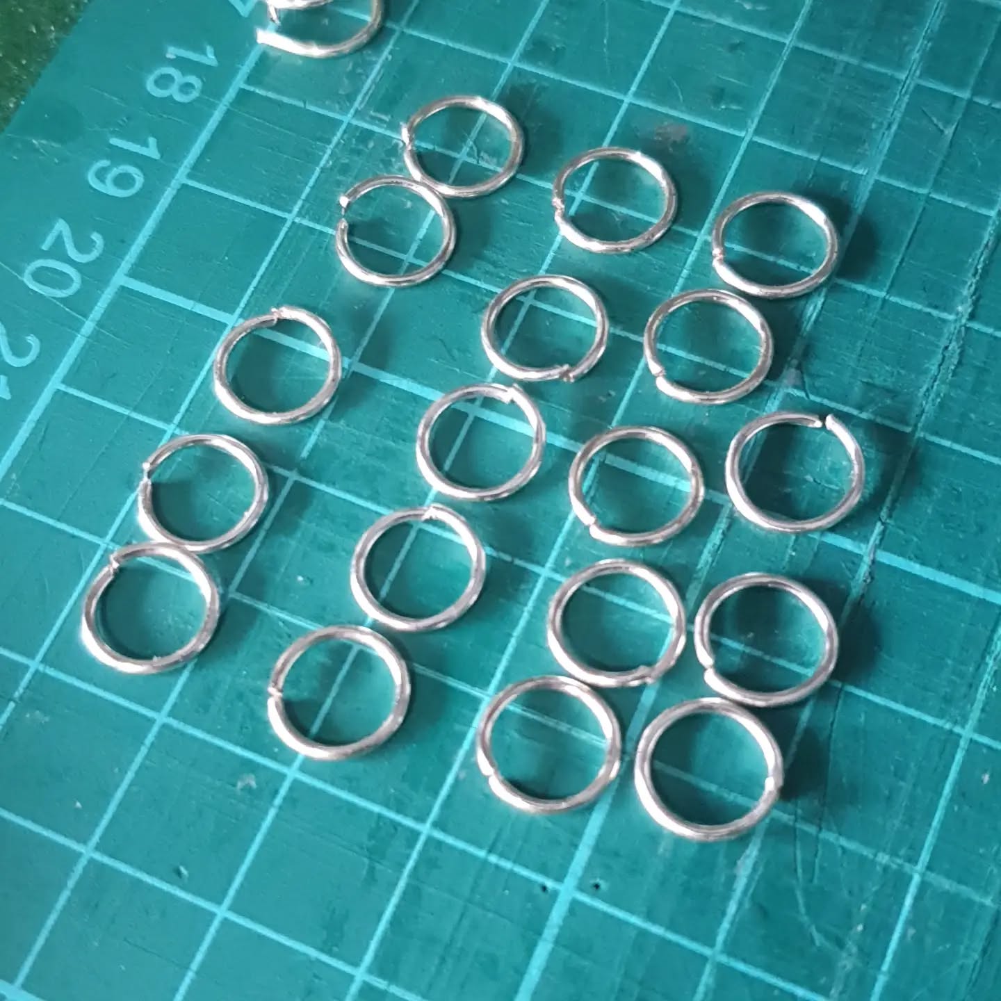 Not the most exciting photo but these are handmade jumprings ready to turn into simple book clasps for my @imc_leeds workshop. Not as fancy as the clasps that usually furnish velvet covered books, but a lot easier to make in bulk on a budget since I'm preparing the books for the workshop.

Next I'll be gathering all the supplies for the velvet secondary bindings my workshop participants will be making to make these books truly luxurious.

[Image description: 15 silver jumprings on a cutting mat.]